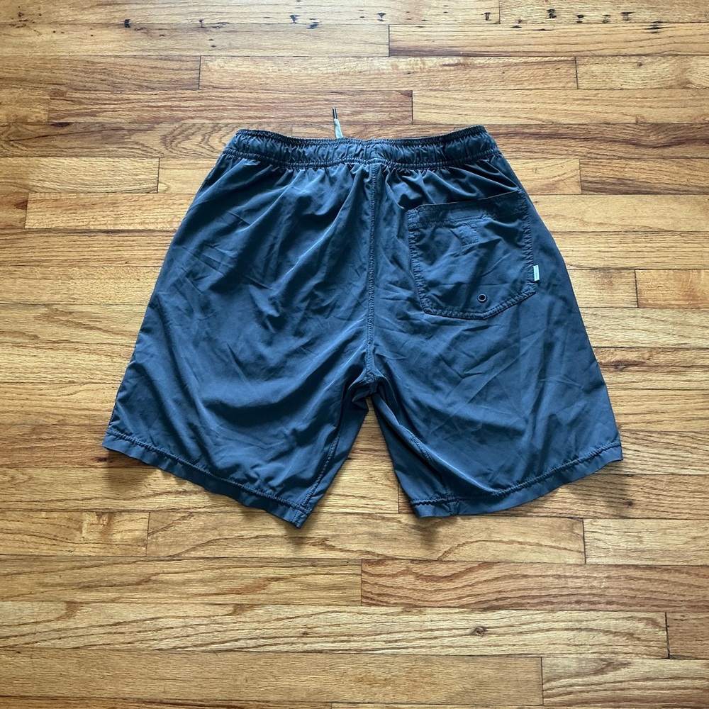 Vuori Gray Athletic Shorts Moisture-Wicking Lightweight - Picture 3 of 3